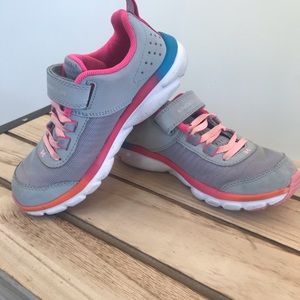 Under Armour Girl’s Sneakers Size 12 (kids)